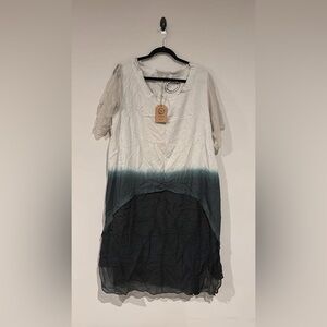 A rare bird sm/med Women's Ombre V-Neck Tunic Top - White to Dark black gray